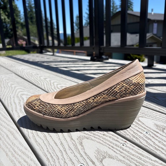 Fly London Snake Print Suede Leather Two Toned Wedge Shoes Women's Size 6.5-7 - Picture 3 of 10